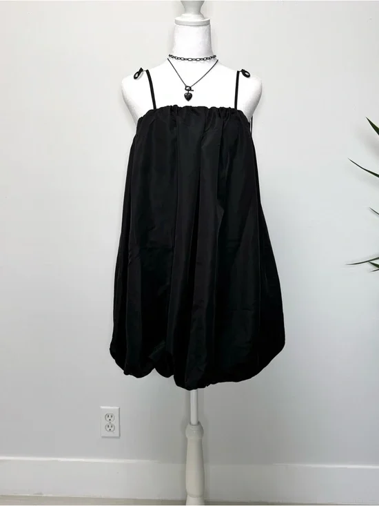 Black Taffeta Bubble Hem Mini Dress NWT M Minimalist LBD Whimsygoth Formal - Picture 5 of 7